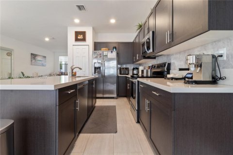 Снять в аренду виллу или дом в Хайалиа, Флорида 4 спальни, 184.88м2, № 1956339 - фото 5