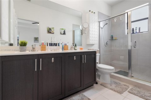 Снять в аренду виллу или дом в Хайалиа, Флорида 4 спальни, 184.88м2, № 1956339 - фото 17