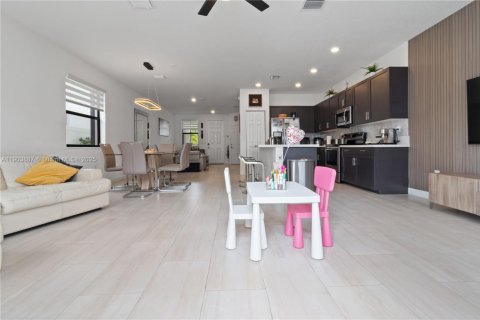 Снять в аренду виллу или дом в Хайалиа, Флорида 4 спальни, 184.88м2, № 1956339 - фото 10