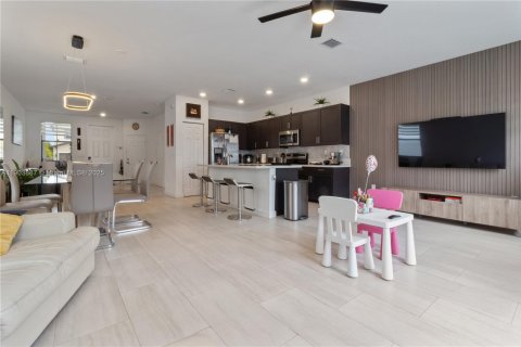 Снять в аренду виллу или дом в Хайалиа, Флорида 4 спальни, 184.88м2, № 1956339 - фото 9