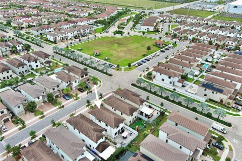 Снять в аренду виллу или дом в Хайалиа, Флорида 4 спальни, 184.88м2, № 1956339 - фото 19