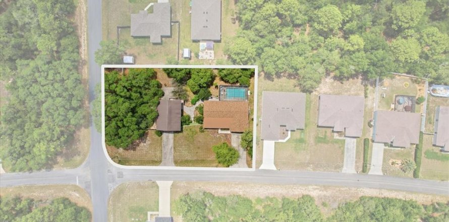 House in Citrus Springs, Florida 3 bedrooms, 170.2 sq.m. № 2097225