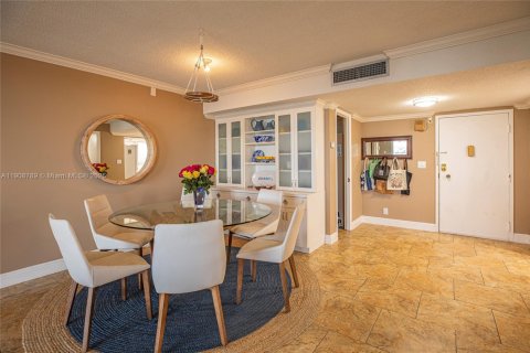 Condo in Hallandale Beach, Florida, 4 bedrooms  № 2082113 - photo 6