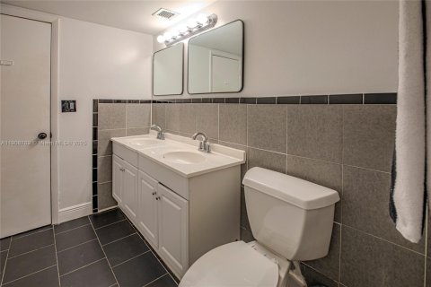 Condo in Hallandale Beach, Florida, 4 bedrooms  № 2082113 - photo 30