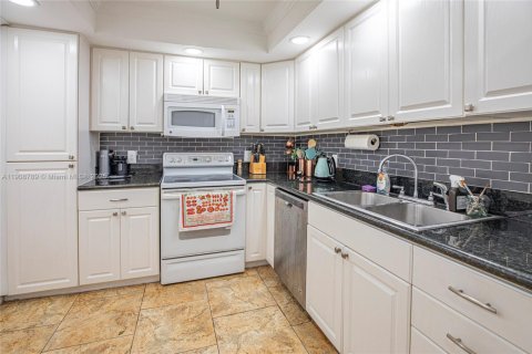 Condo in Hallandale Beach, Florida, 4 bedrooms  № 2082113 - photo 3