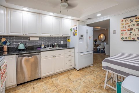 Condo in Hallandale Beach, Florida, 4 bedrooms  № 2082113 - photo 4