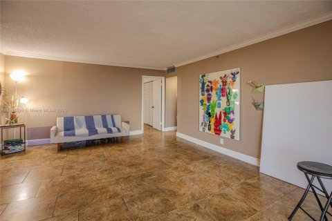 Condo in Hallandale Beach, Florida, 4 bedrooms  № 2082113 - photo 22