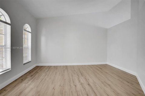 House in Coral Springs, Florida 4 bedrooms, 222.32 sq.m. № 2086651 - photo 14