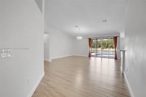 House in Coral Springs, Florida 4 bedrooms, 222.32 sq.m. № 2086651 - photo 17