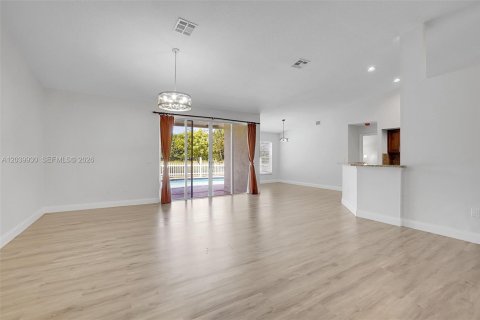 House in Coral Springs, Florida 4 bedrooms, 222.32 sq.m. № 2086651 - photo 18