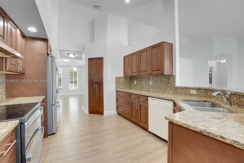 House in Coral Springs, Florida 4 bedrooms, 222.32 sq.m. № 2086651 - photo 27