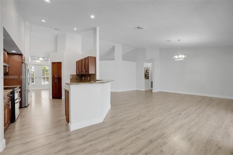 House in Coral Springs, Florida 4 bedrooms, 222.32 sq.m. № 2086651 - photo 23