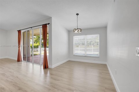 House in Coral Springs, Florida 4 bedrooms, 222.32 sq.m. № 2086651 - photo 24