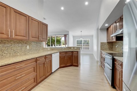 House in Coral Springs, Florida 4 bedrooms, 222.32 sq.m. № 2086651 - photo 28