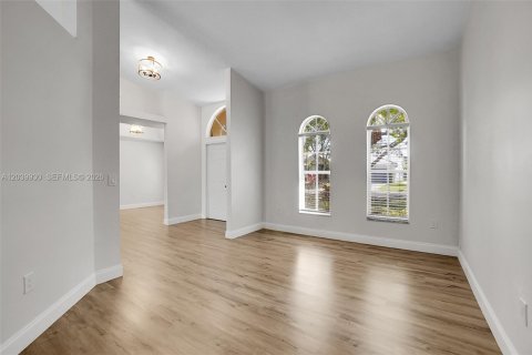 House in Coral Springs, Florida 4 bedrooms, 222.32 sq.m. № 2086651 - photo 15