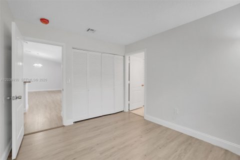 House in Coral Springs, Florida 4 bedrooms, 222.32 sq.m. № 2086651 - photo 30