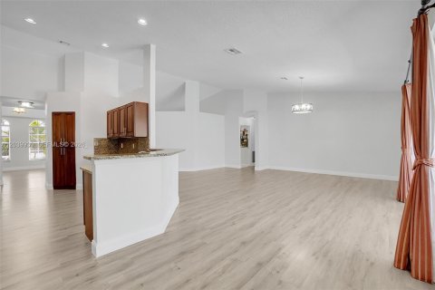 House in Coral Springs, Florida 4 bedrooms, 222.32 sq.m. № 2086651 - photo 22