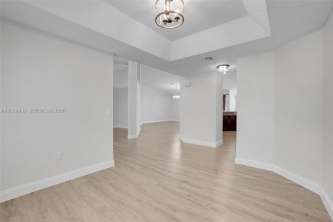 House in Coral Springs, Florida 4 bedrooms, 222.32 sq.m. № 2086651 - photo 12