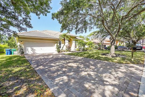 House in Coral Springs, Florida 4 bedrooms, 222.32 sq.m. № 2086651 - photo 3