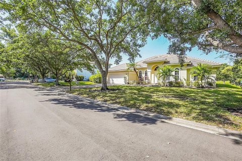 House in Coral Springs, Florida 4 bedrooms, 222.32 sq.m. № 2086651 - photo 2