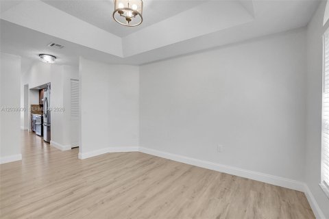 House in Coral Springs, Florida 4 bedrooms, 222.32 sq.m. № 2086651 - photo 13