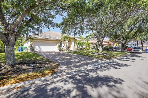 House in Coral Springs, Florida 4 bedrooms, 222.32 sq.m. № 2086651