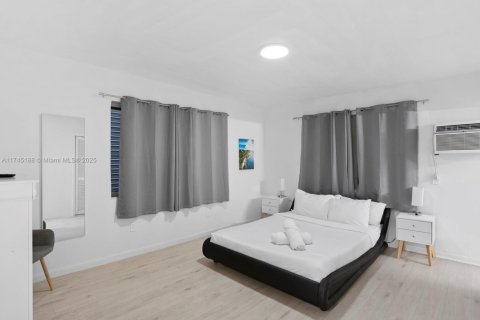 Propiedad comercial en venta en Bay Harbor Islands, Florida № 2016925 - foto 10