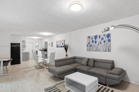 Propiedad comercial en venta en Bay Harbor Islands, Florida № 2016925 - foto 8