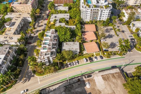 Propiedad comercial en venta en Bay Harbor Islands, Florida № 2016925 - foto 26