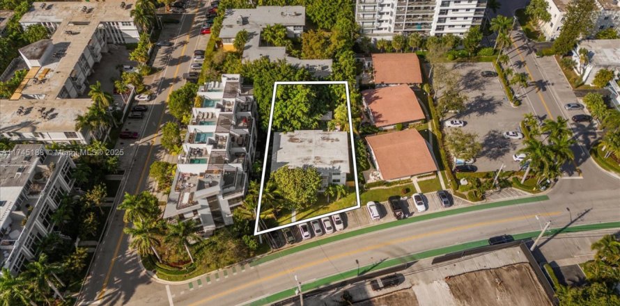 Propiedad comercial en Bay Harbor Islands, Florida № 2016925