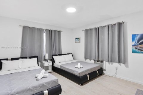 Propiedad comercial en venta en Bay Harbor Islands, Florida № 2016925 - foto 12