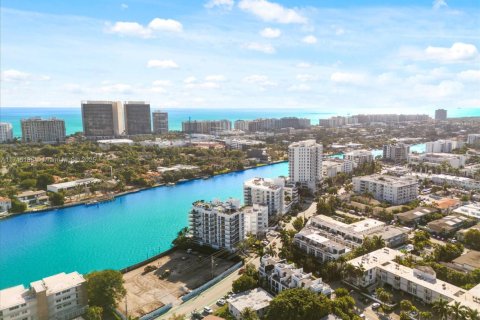 Propiedad comercial en venta en Bay Harbor Islands, Florida № 2016925 - foto 27