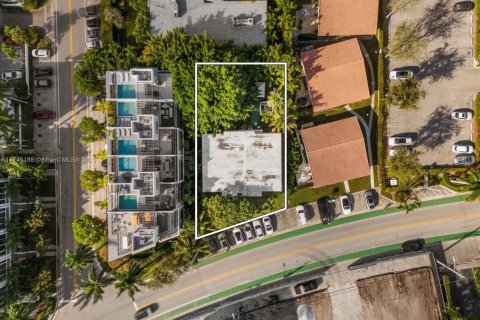 Propiedad comercial en venta en Bay Harbor Islands, Florida № 2016925 - foto 23