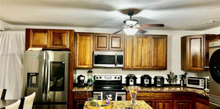 Condominio en Hollywood, Florida, 2 dormitorios № 1945837