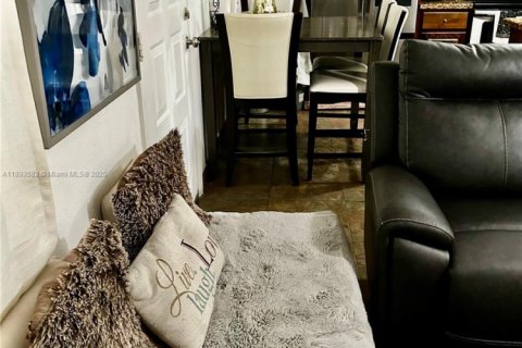 Copropriété à vendre à Hollywood, Floride: 2 chambres, 83.61 m2 № 1945837 - photo 13