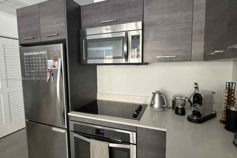 Condominio en alquiler en Miami, Florida, 1 dormitorio, 49.52 m2 № 1952091 - foto 1