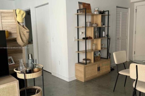 Condominio en alquiler en Miami, Florida, 1 dormitorio, 49.52 m2 № 1952091 - foto 5