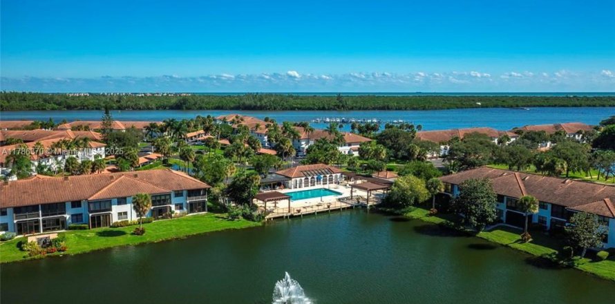 Condo in Stuart, Florida, 3 bedrooms  № 1641766