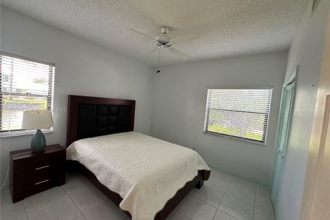 Condo in Stuart, Florida, 3 bedrooms  № 1641766 - photo 9