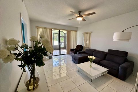 Condo in Stuart, Florida, 3 bedrooms  № 1641766 - photo 12