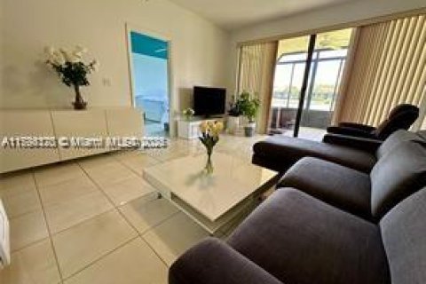 Condo in Stuart, Florida, 3 bedrooms  № 1641766 - photo 6