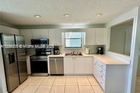 Condo in Stuart, Florida, 3 bedrooms  № 1641766 - photo 3