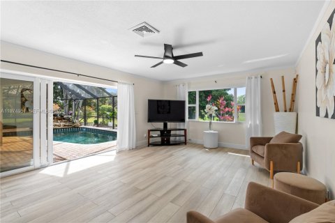 House in Tamarac, Florida 4 bedrooms, 222.22 sq.m. № 2040193 - photo 12