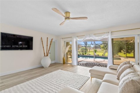 House in Tamarac, Florida 4 bedrooms, 222.22 sq.m. № 2040193 - photo 6