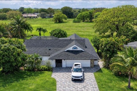 Дом в Тамарак, Флорида 4 спальни, 222.22м2 № 2040193