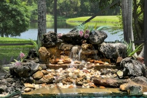 House in Tamarac, Florida 4 bedrooms, 222.22 sq.m. № 2040193 - photo 27