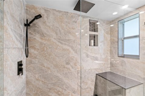 House in Tamarac, Florida 4 bedrooms, 222.22 sq.m. № 2040193 - photo 14