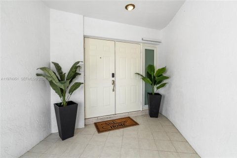 House in Tamarac, Florida 4 bedrooms, 222.22 sq.m. № 2040193 - photo 30