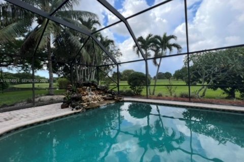 House in Tamarac, Florida 4 bedrooms, 222.22 sq.m. № 2040193 - photo 28