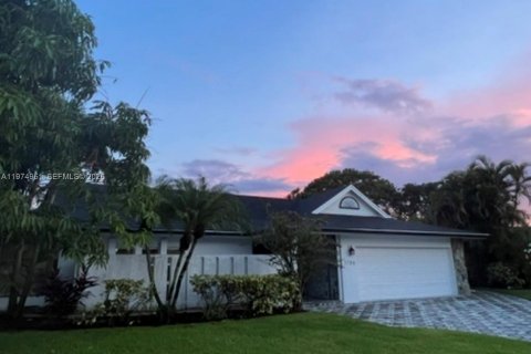 House in Tamarac, Florida 4 bedrooms, 222.22 sq.m. № 2040193 - photo 29